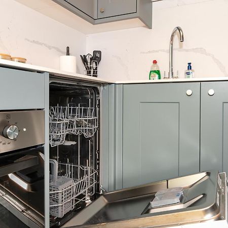 2-Bedroom Victorian Apartment In Kensington Лондон Екстер'єр фото